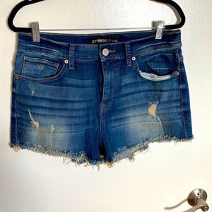 Express -mid rise distressed denim shorts -size 12